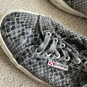 Snakeskin Supergas